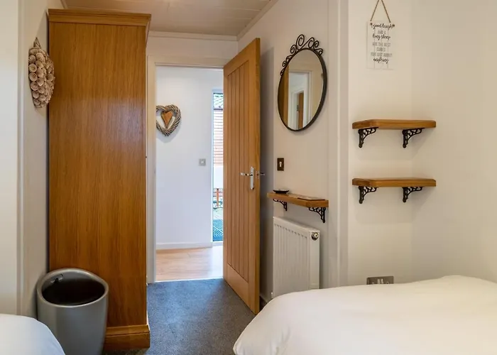 Mere Lodge - Lake Views *