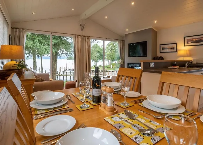 Mere Lodge - Lake Views