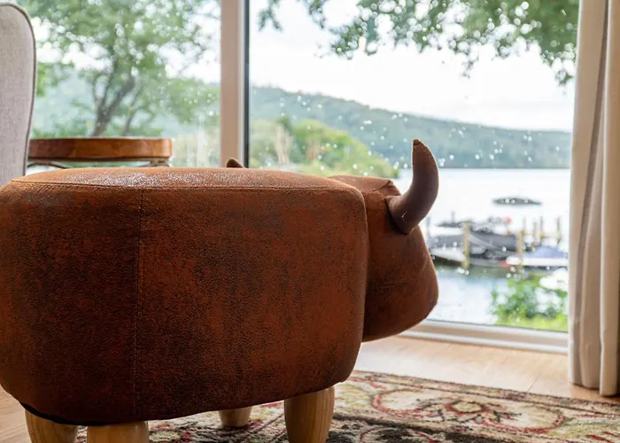 Mere Lodge - Lake Views *