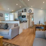 Vakantiehuis Mere Lodge - Lake Views *